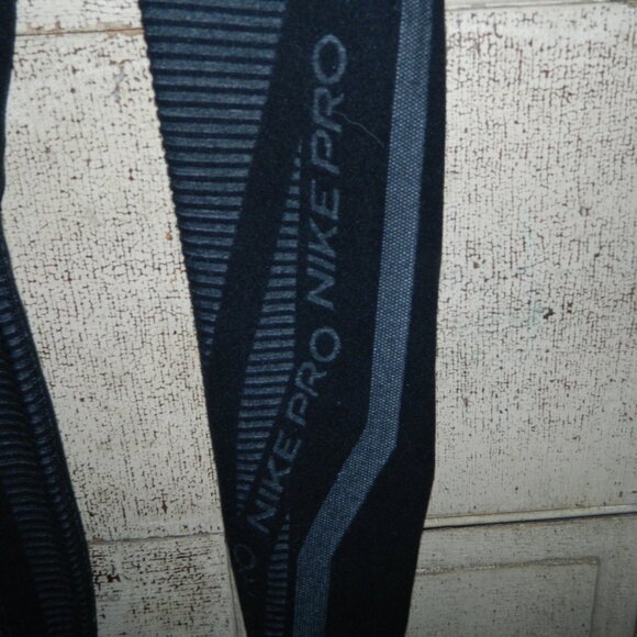 Nike Pro Hyperwarm Tight Fit Leggings Siz S (SS-19) - Picture 2 of 6